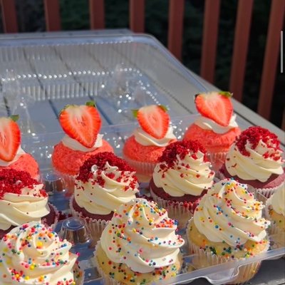 Custom Cupcakes ( 1 Dz) 