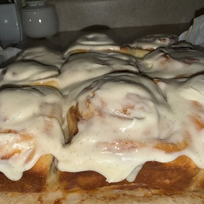 Jumbo Cinnamon Rolls - 4 Pack 