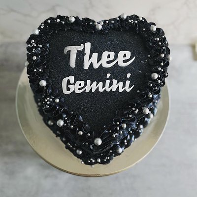 8 Inch Vintage Heart Cake