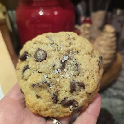 Chocolate Chip Cookies (6 count)