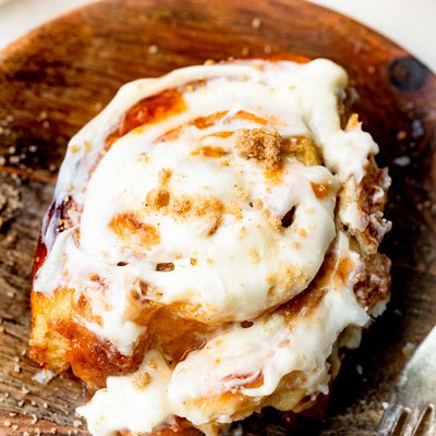 Peach Cobbler Cinnamon Rolls 