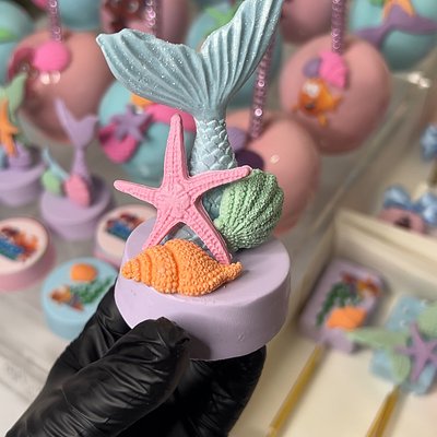 One Dozen Chocolate Oreos 