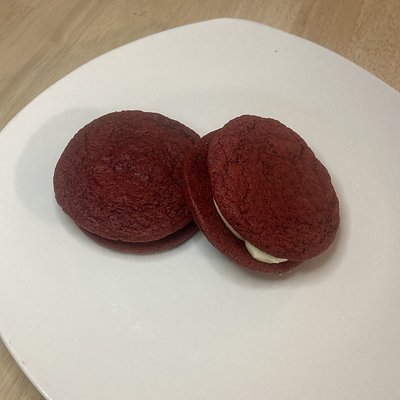 Red Velvet Cookie Sandwiches 
