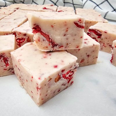 Valentine’s Strawberry Fudge (0.5lbs)