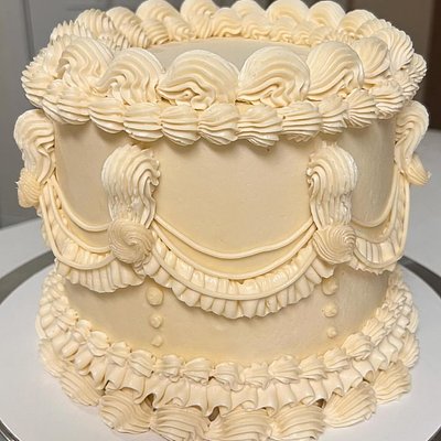 Vintage Round Cake - 8”