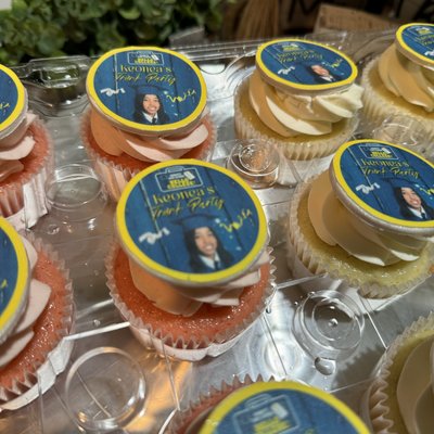 Custom CupCakes 