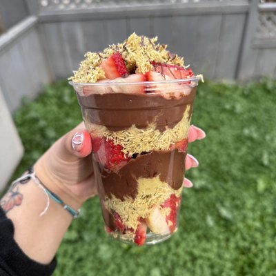 Dubai Chocolate Strawberry Cups 