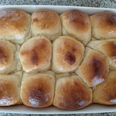 Jumbo Dinner Rolls (a Dozen) 