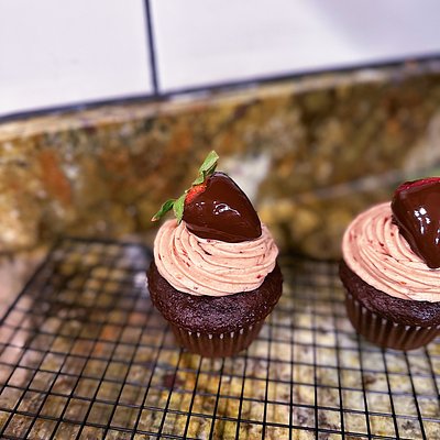 Chocolate Covered Strawberry Cupcakes