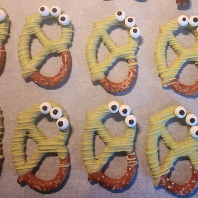 Chocolate Covered Pretzel Twists