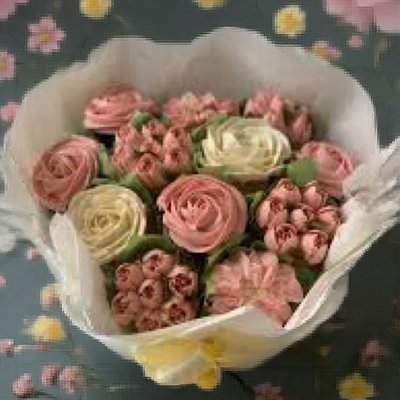 12 Floral Cupcake Bouquet 