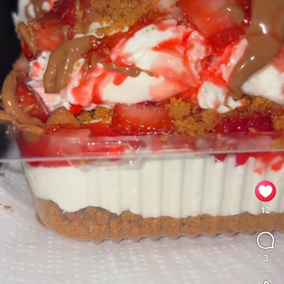 Strawberry Biscoff Cheesecake 
