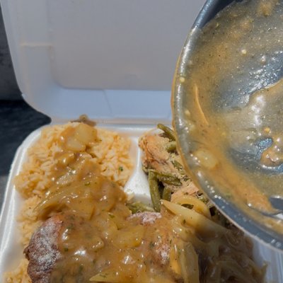 5/28/25 Fried chicken, gravy, rice & green beans