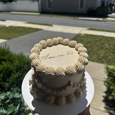 6” Classic Round Cake (Serves Up To 12)