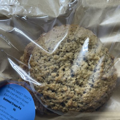Giant Oatmeal Cream Pie 