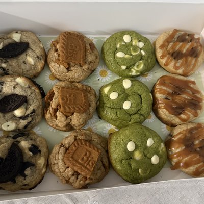Assorted Cookie Box - 12 Pcs