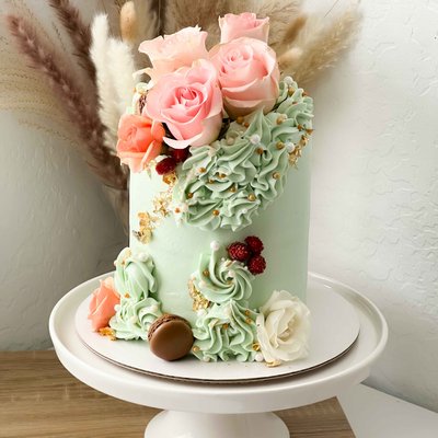 6 Inch Triple Layer Round Cake 15/20 Servings 