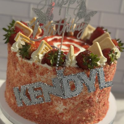 Mel’s Way Strawberry Crunch Cake Special Large 8 Inch 