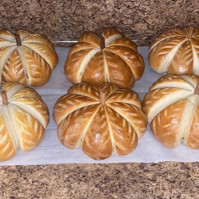 Pumpkin Shaped Bread 