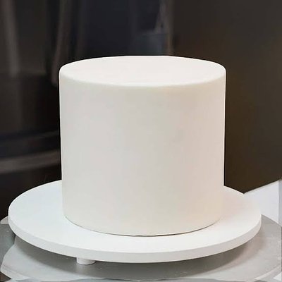 6 inch cakes (feeds 12) 