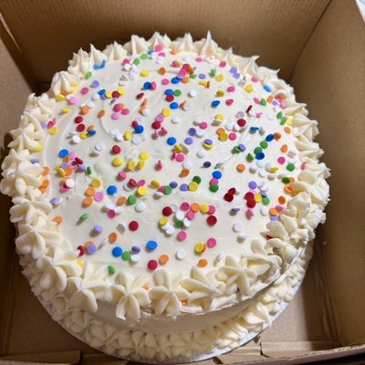 Vanilla Cake, Chocolate Cake Or Strawberry Cake  8 Inch Round With Your Choice Of Vanilla, Strawberry Or Chocolate Icing 