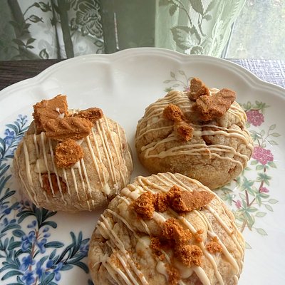 Giant Stuffed Biscoff Cookies 
