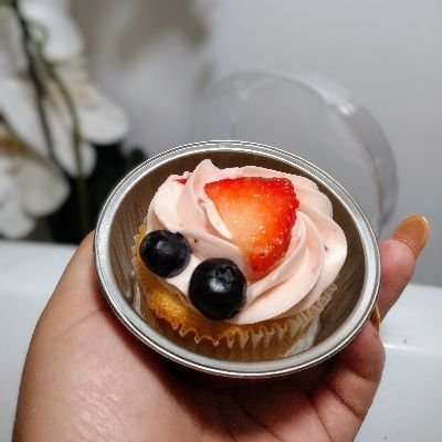 6 Strawberry Frosting Cupcake