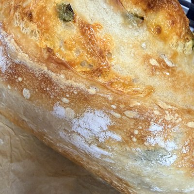 green chile & cheese sourdough | pan masa madre de queso y chile verde
