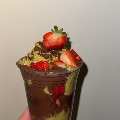 Pistachio Strawberry Cups 12oz