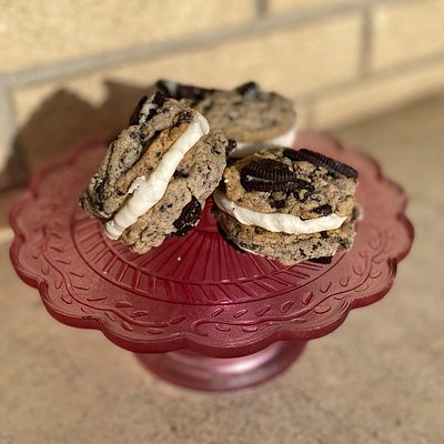 Oreo Chunk Cookie Sandwich