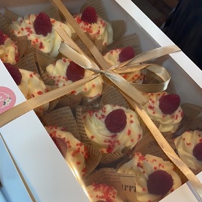 12 Raspberry White Chocolate Cupcakes 