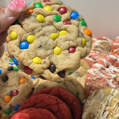 M&M CHOCOLATE CHIP COOKIE