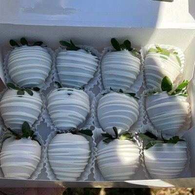 White Or Brown Chocolate Covered Strawberries (1 Dozen )