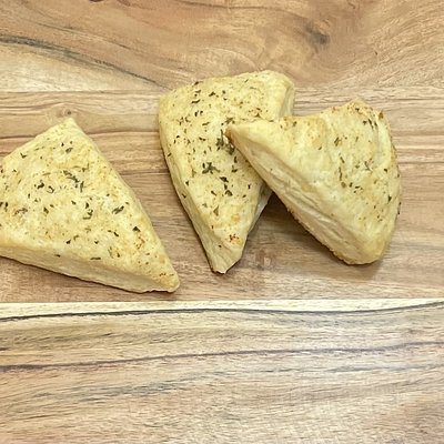 Organic Sourdough Garlic White Cheddar Scone 4-pack 