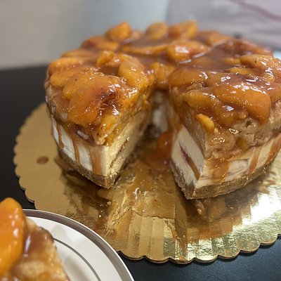 Peach cobbler cheesecake