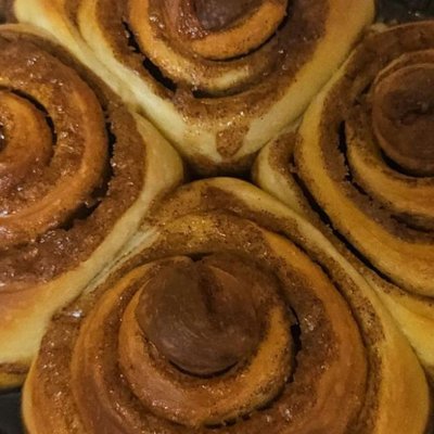 4 Large Sourdough Cinnamon Rolls W/Icing On Side