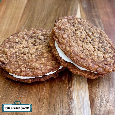 Oatmeal Cream Pies (per dozen)