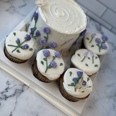 Bento Box Cake With Cupcakes 