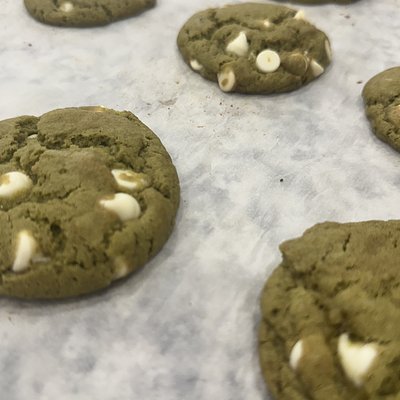 Matcha White Chocolate Chip Sourdough Cookies 12ct