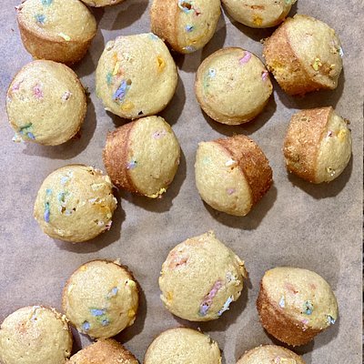 Confetti Mini Muffins (12)