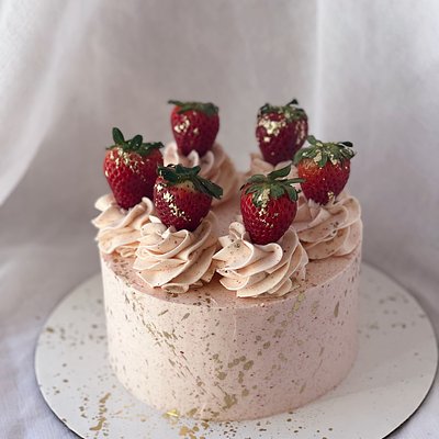6-inch Mini Matcha Cake + Strawberry Swiss Buttercream