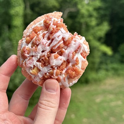 Strawberry 🍓 Crunch Cookie