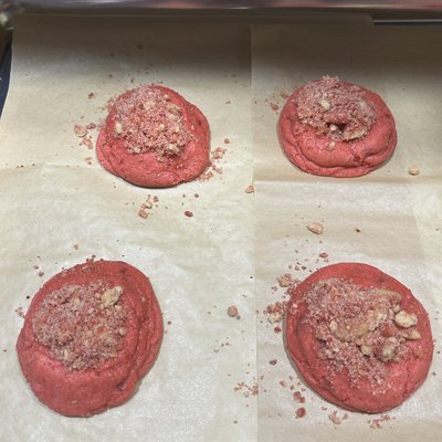 Strawberry Crunch Cookies