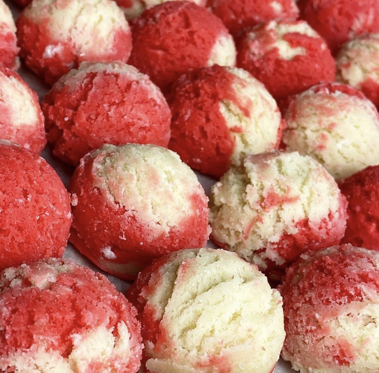 PEPPERMINT CANDY CANE - 32oz container makes 21 cookies