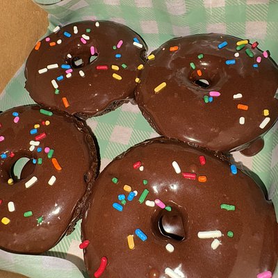 Chocolate Cake Donuts (4 Ct)
