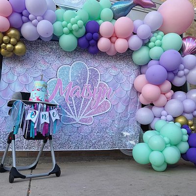 8x8 Balloon Garland + Stand 