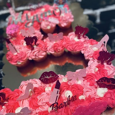 Issa Party Cupcakes 
