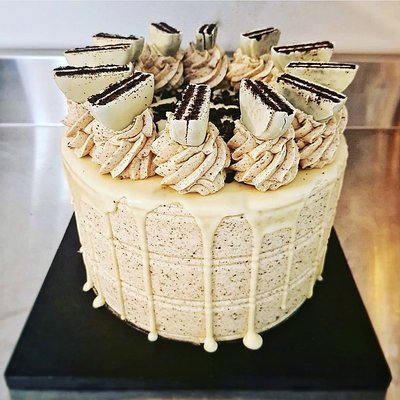 White Chocolate Oreo 8”