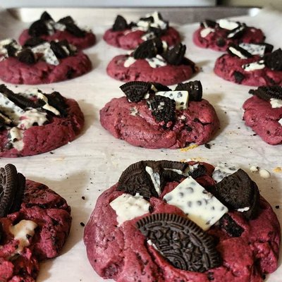Xl Red Velvet Oreo Cookies And Cream (Dozen)