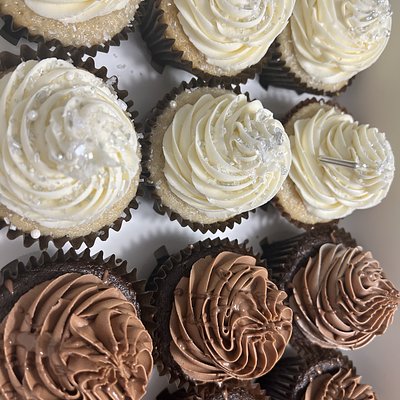 Deluxe Cupcakes 